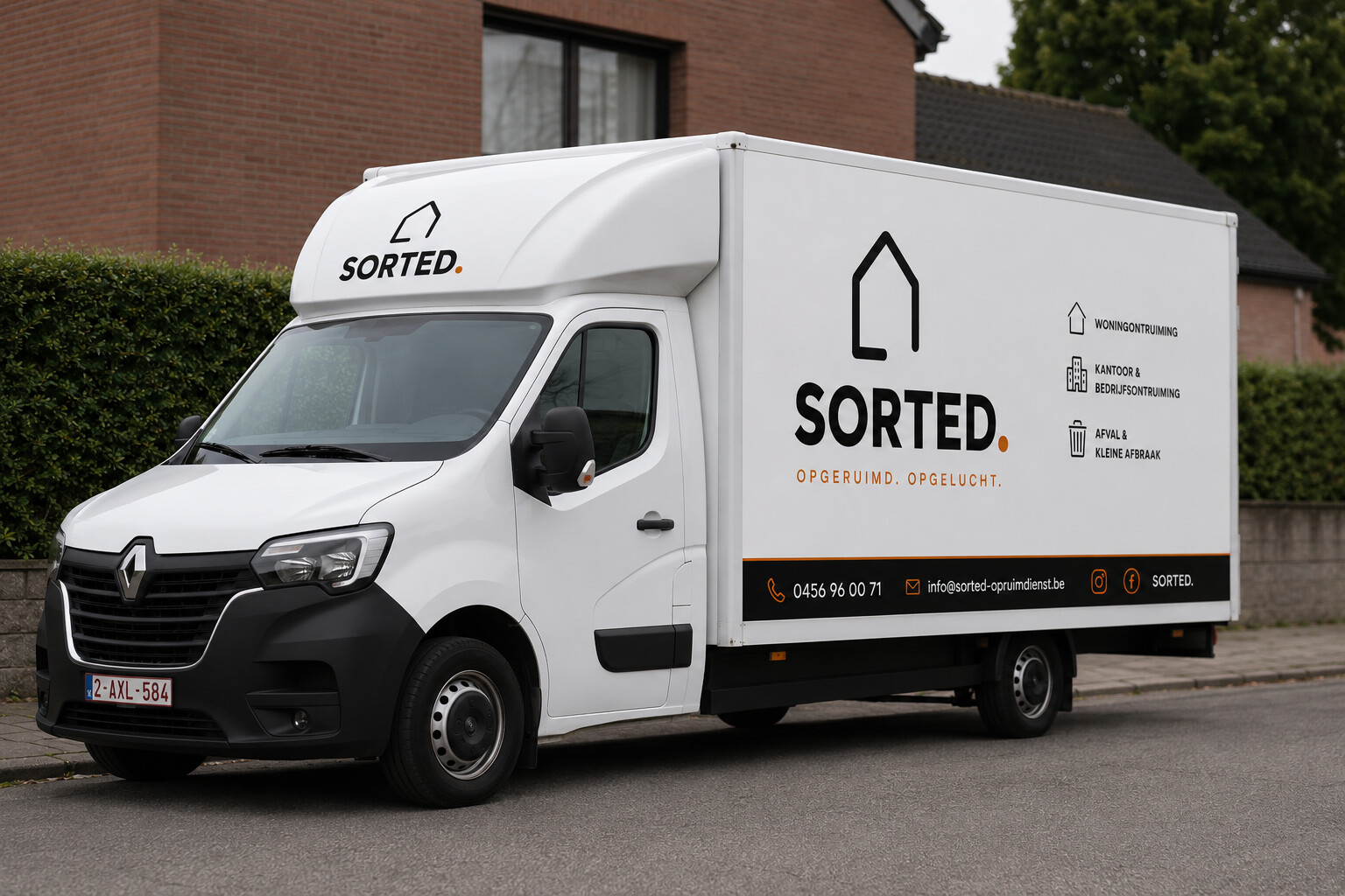 SORTED. vrachtwagen — onderweg voor een ontruiming in Vlaanderen